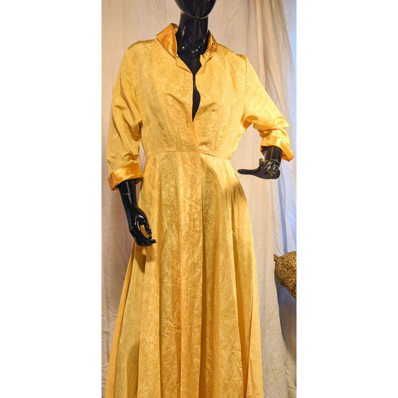 1940's Yellow Gold Silk Dressing Gown By Kaymore POCKETS w28 - Picture 1 of 11